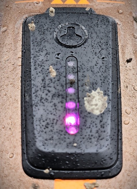 Wskaźnik poziomu baterii i trybu jazdy na rowerze elektrycznym.